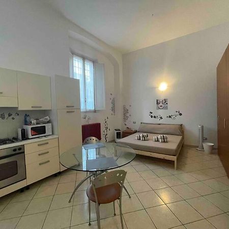 Ferienwohnung Minimal Loft In Centro A Piacenza Exterior foto